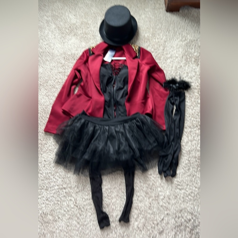 Halloween costume NWT complete 7 piece Ringmaster costume Size M